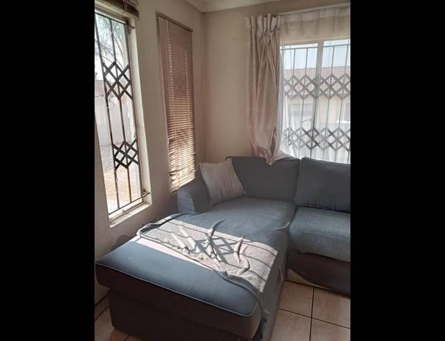 2 BEDROOM PROPERTY TO RENT IN OLIEVENHOUTBOSCH